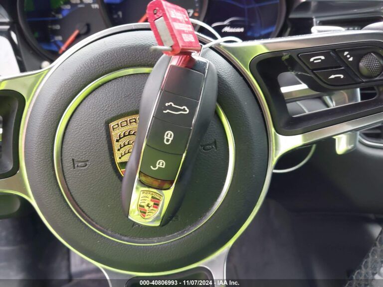 WP1AA2A57HLB82909-11