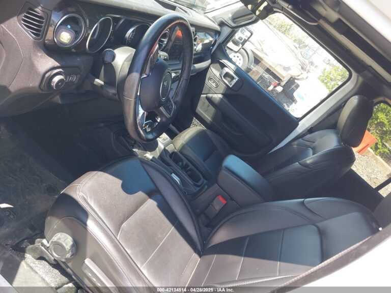 1C4HJXEN2MW528137-19